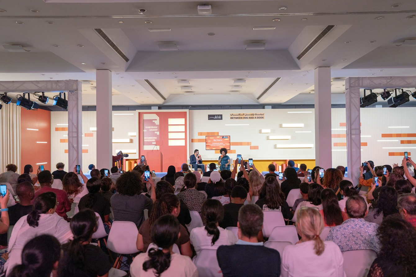 أكثر من 1.4 مليون زائر من 206 جنسية يسدلون الستار على معرض الشارقة الدولي للكتاب 2025