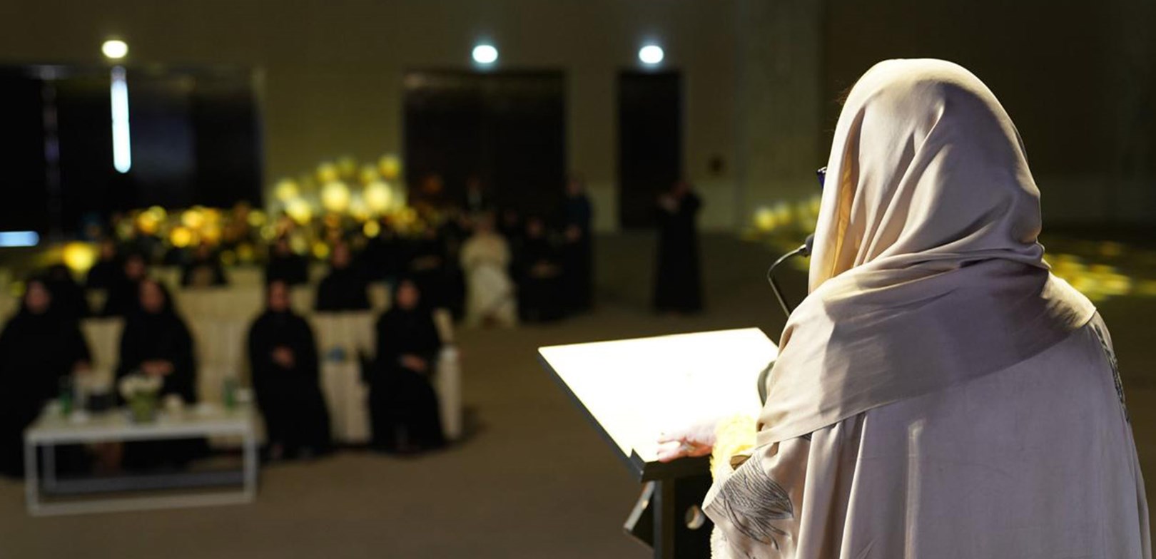 جواهر القاسمي تكرم الفائزات بجائزة الشارقة لإبداعات المرأة الخليجية 