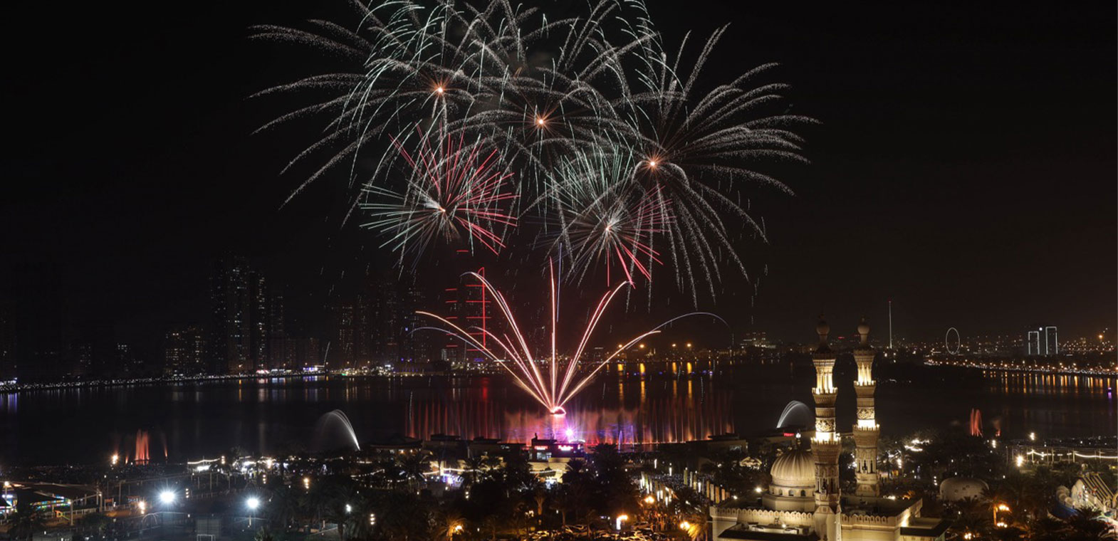 الشارقة تستقبل رأس السنة 2026 بعروض استثنائية في 6 من وجهات "شروق" عبر البر والبحر والصحراء