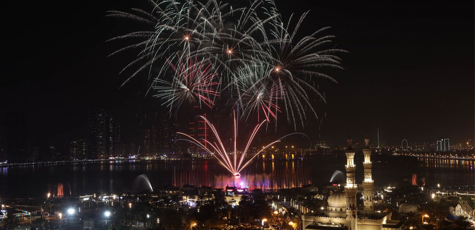 الشارقة تستقبل رأس السنة 2026 بعروض استثنائية في 6 من وجهات "شروق" عبر البر والبحر والصحراء