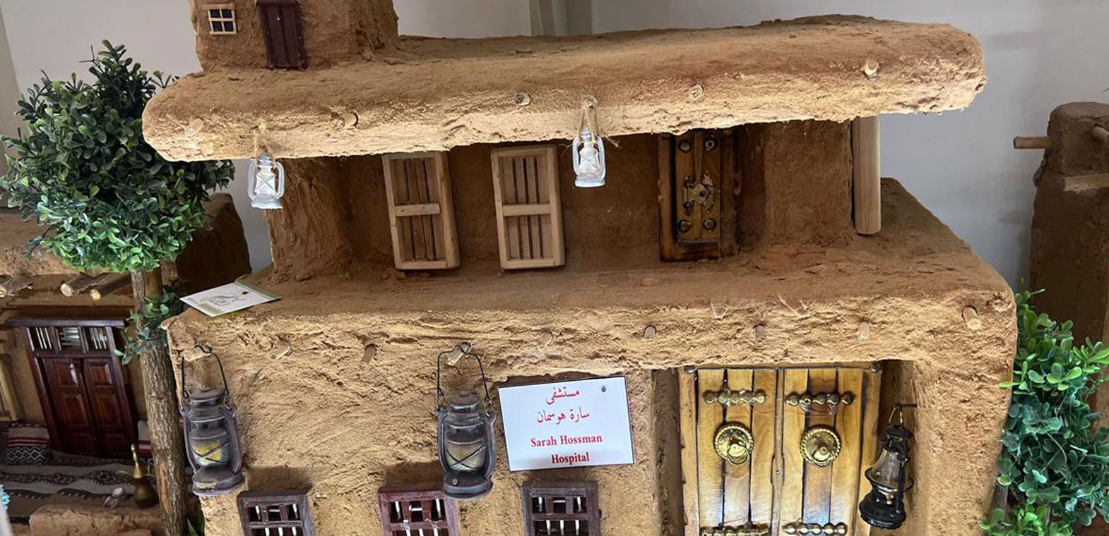 أم عبد اللطيف.. إماراتية تتنفس تراثاً  