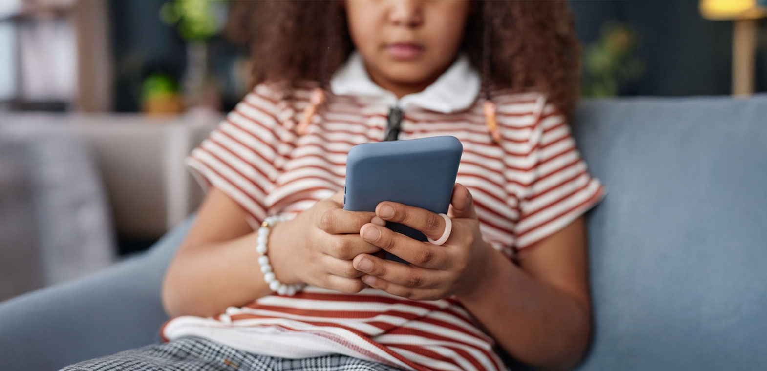  رسالة من "كنف"  لحماية الصغار في الفضاء الإلكتروني