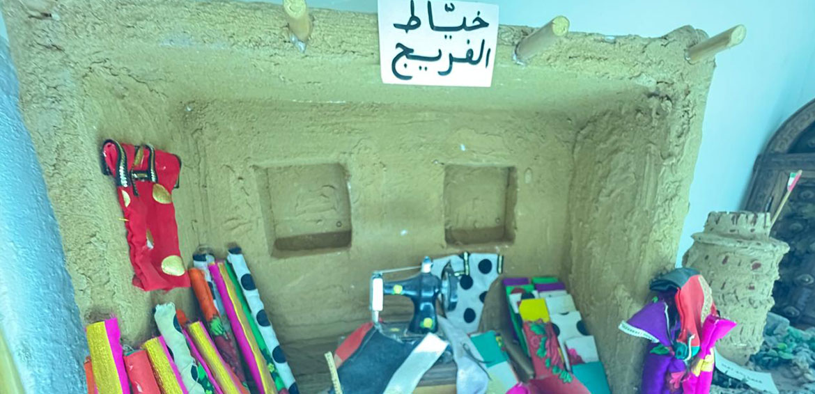 أم عبد اللطيف.. إماراتية تتنفس تراثاً  