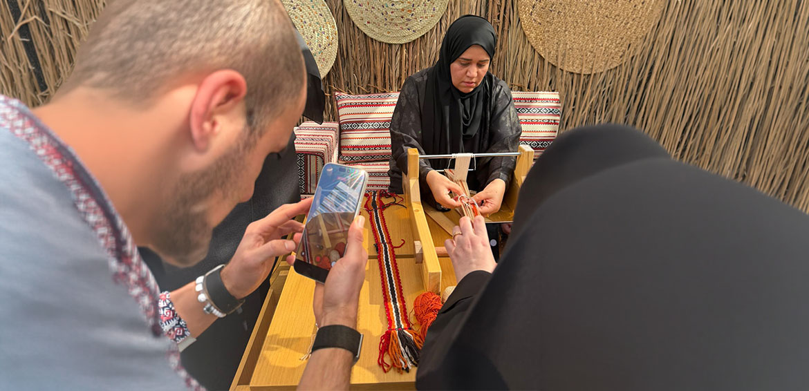 "إرثي" يوثق جماليات "السدو" في قمة المليار متابع 2026