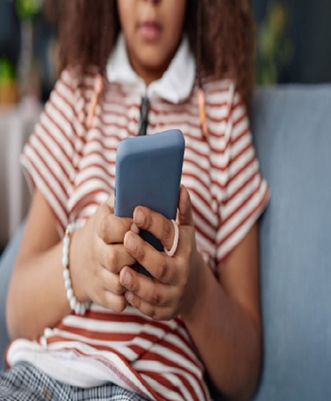 رسالة من "كنف" لحماية الصغار في الفضاء الإلكتروني